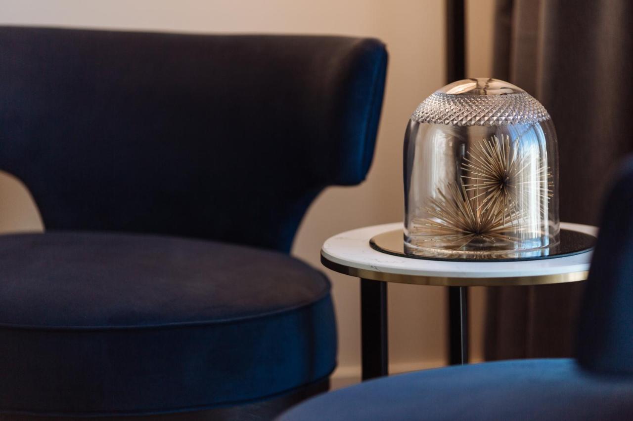 One Global Resorts Green Square Sydney Exterior foto A table lamp